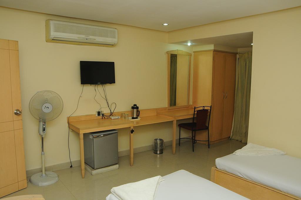 Hotel Padmini Residency Hyderabad Bagian luar foto