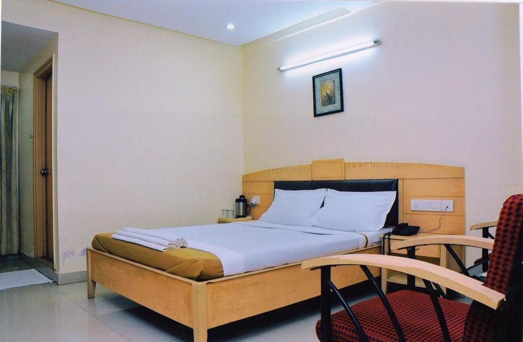 Hotel Padmini Residency Hyderabad Bagian luar foto