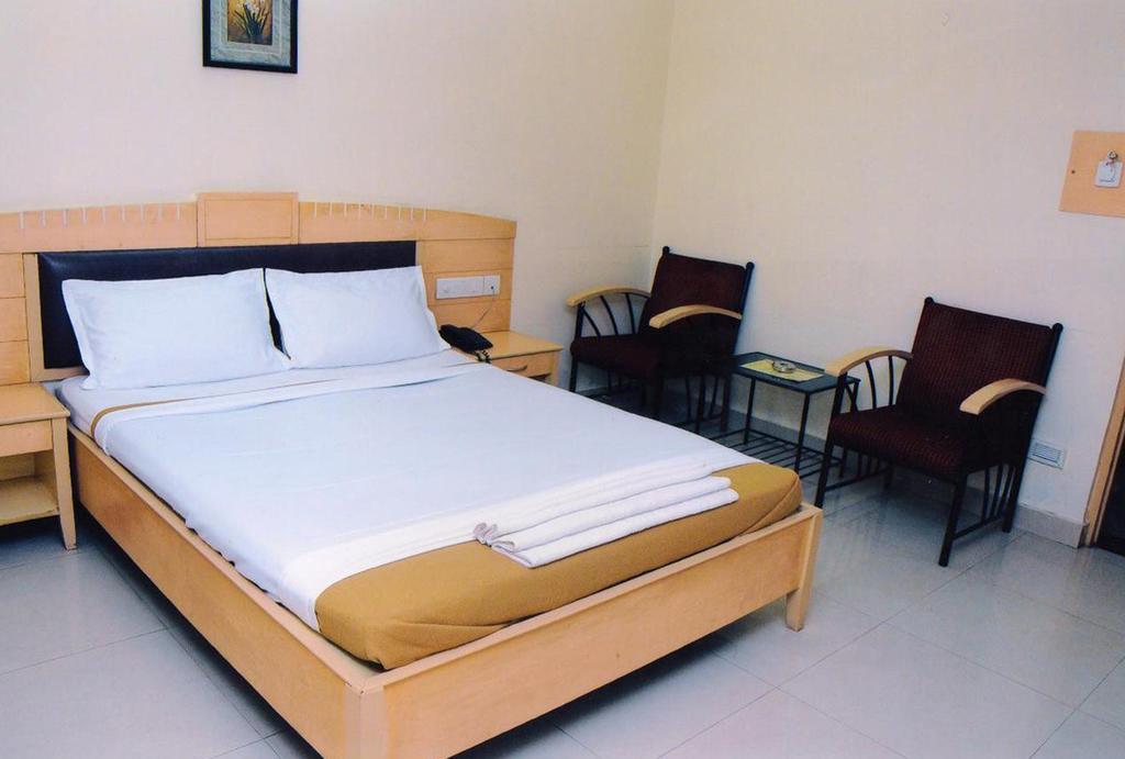 Hotel Padmini Residency Hyderabad Bagian luar foto