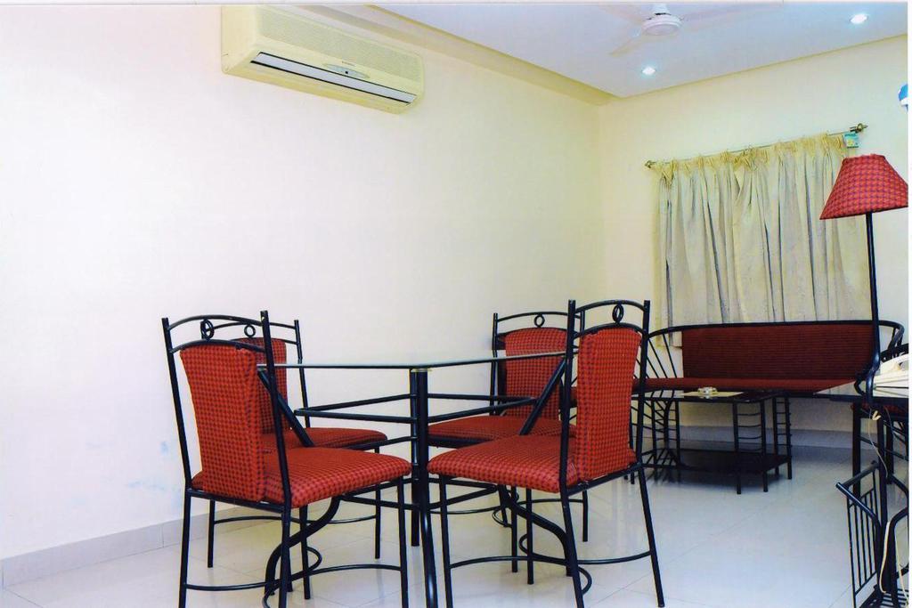 Hotel Padmini Residency Hyderabad Bagian luar foto