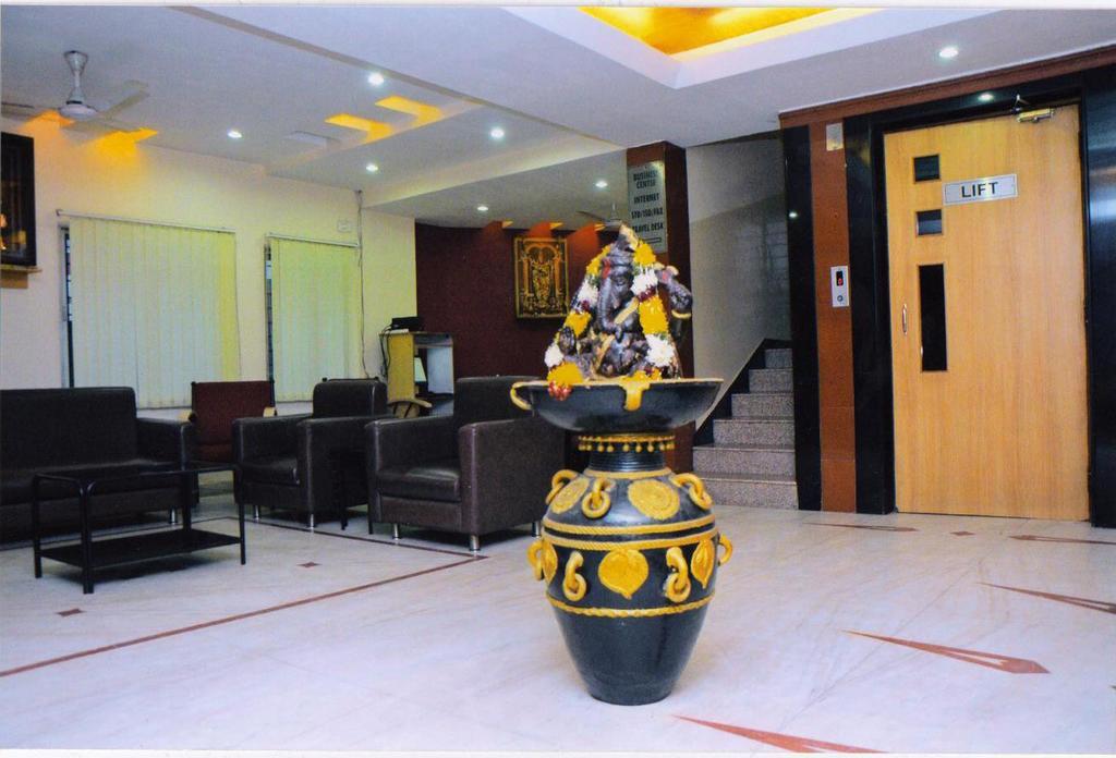 Hotel Padmini Residency Hyderabad Bagian luar foto