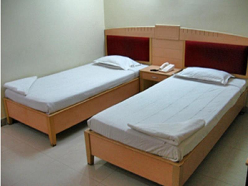 Hotel Padmini Residency Hyderabad Bagian luar foto