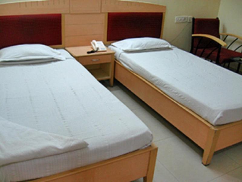 Hotel Padmini Residency Hyderabad Bagian luar foto