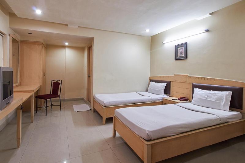 Hotel Padmini Residency Hyderabad Bagian luar foto